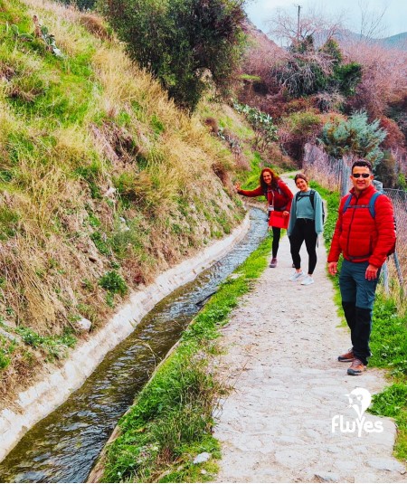 Ruta por el Cerro Encina Sendero en Monachil, Sierra Nevada, Granada, Andalucía, España