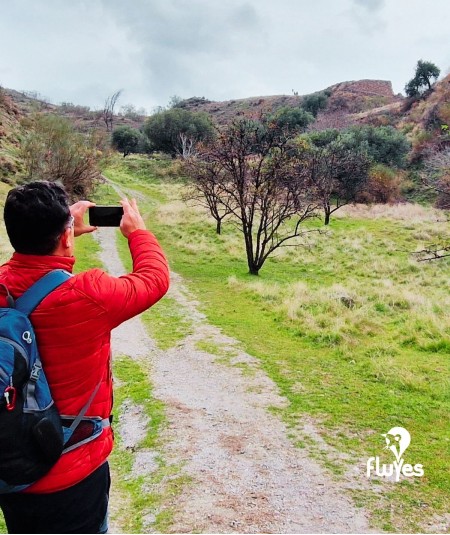 Ruta por el Cerro Encina Sendero en Monachil, Sierra Nevada, Granada, Andalucía, España